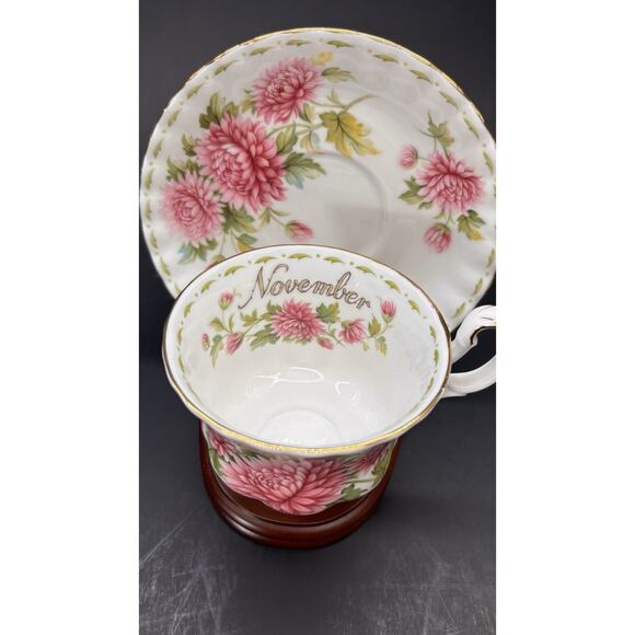Royal Albert "November" chrysanthemum flower of the month Teacup Cup Saucer Engl - Picture 13 of 15